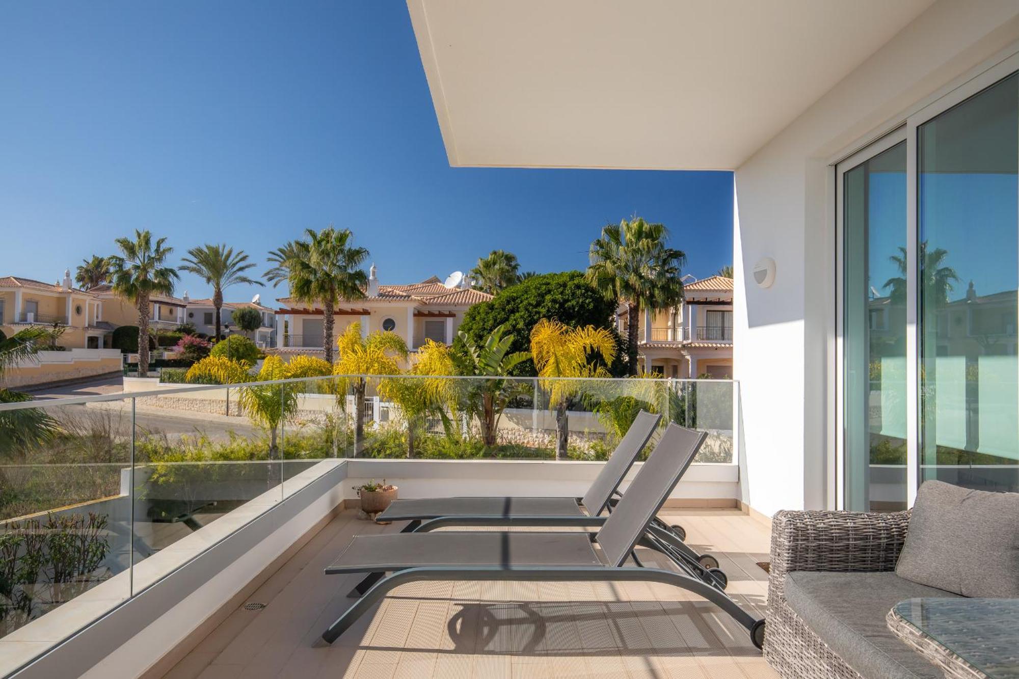 Casa Lilou - Luxury Oceanview Penthouse Apartment Lagos